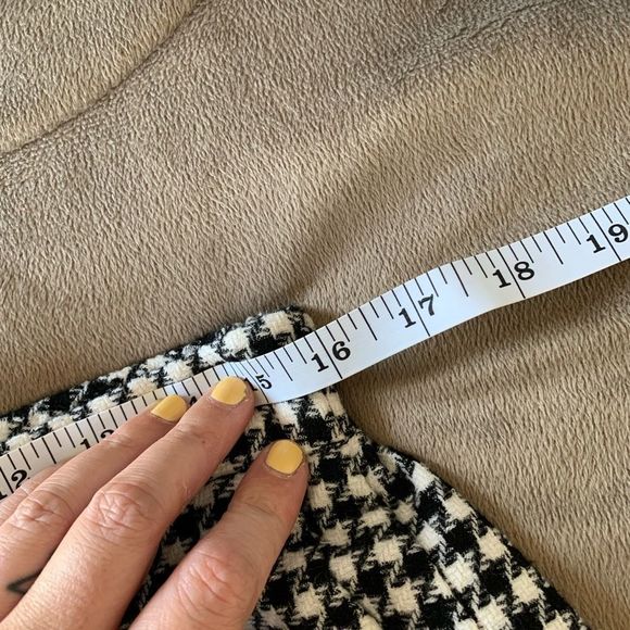 Old Navy tapered pants houndstooth print - Picture 9 of 11